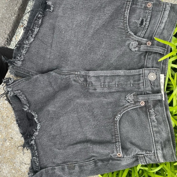 Free People|| We the Free Distressed Black Denim Button Fly Jean Shorts Size 25 - Picture 3 of 7